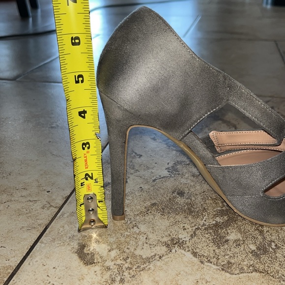 JOURNEE Collection ZEERA style grey suede high heel shoe size 8 - Picture 6 of 10